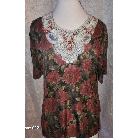 F50 T C Fashion blouse with crocheted lace collar. - Picture 1 of 7